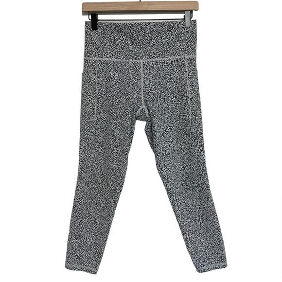 Athleta Salutation Stash II Textured 7/8 Tight in Leopard Print - Size M - Picture 2 of 8